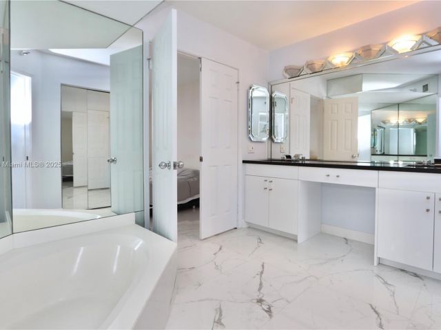 Apartment for rent  Unit #2510 - photo 6543824