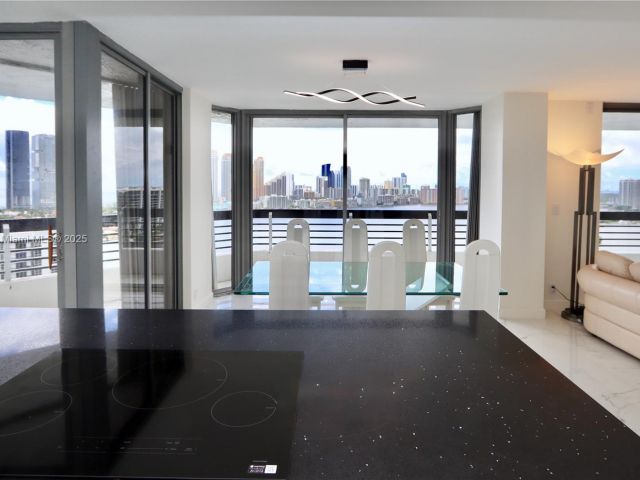 Apartment for rent  Unit #2510 - photo 6543838