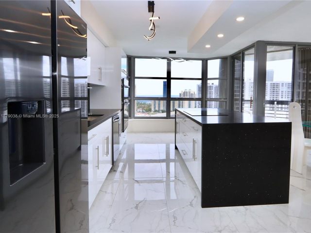 Apartment for rent  Unit #2510 - photo 6543839