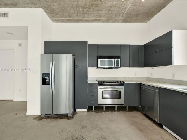 2-bedroom condo for sale in Miami - 234 NE 3rd St 601 - MondialRealty