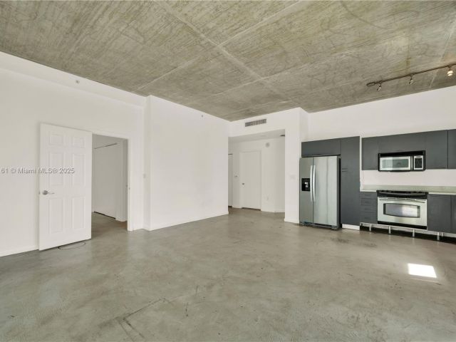 2-bedroom condo for sale in Miami - 234 NE 3rd St 601 - MondialRealty