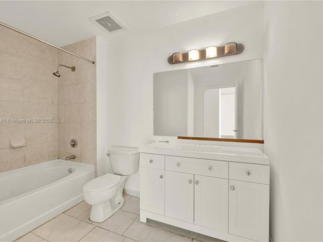 2-bedroom condo for sale in Miami - 234 NE 3rd St 601 - MondialRealty