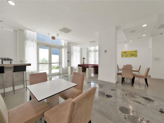 2-bedroom condo for sale in Miami - 234 NE 3rd St 601 - MondialRealty