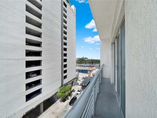 2-bedroom condo for sale in Miami - 234 NE 3rd St 601 - MondialRealty