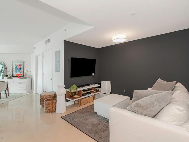 Apartment for sale  Unit #3508 - photo 7441600