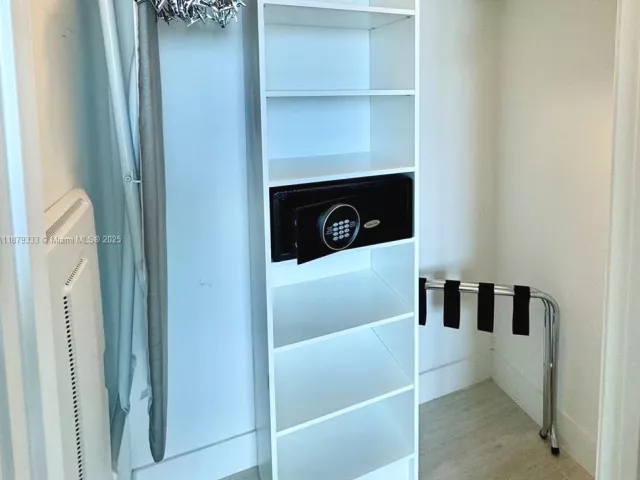 1-bedroom condo for sale in Hollywood - 4010 S Ocean Dr R2406 - MondialRealty