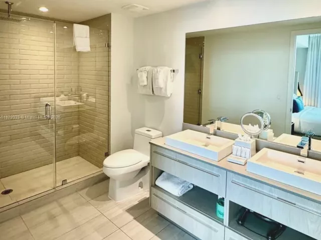 1-bedroom condo for sale in Hollywood - 4010 S Ocean Dr R2406 - MondialRealty