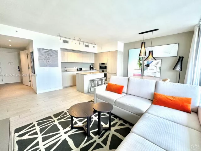 1-bedroom condo for sale in Hollywood - 4010 S Ocean Dr R2406 - MondialRealty
