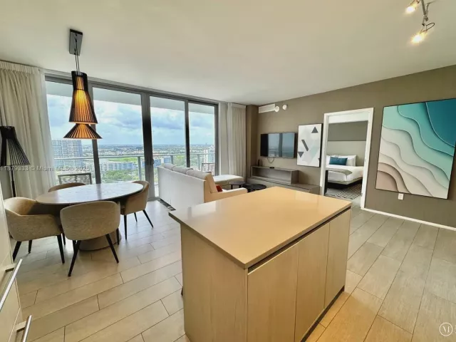 1-bedroom condo for sale in Hollywood - 4010 S Ocean Dr R2406 - MondialRealty