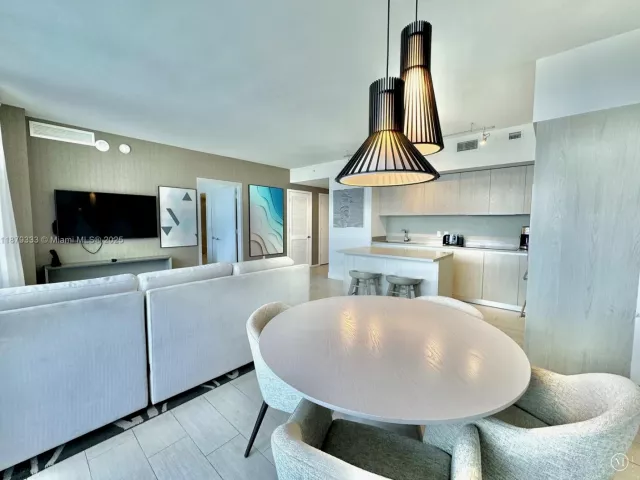 1-bedroom condo for sale in Hollywood - 4010 S Ocean Dr R2406 - MondialRealty