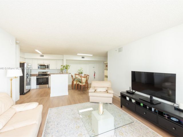 Apartment for sale  Unit #609 - photo 6549339