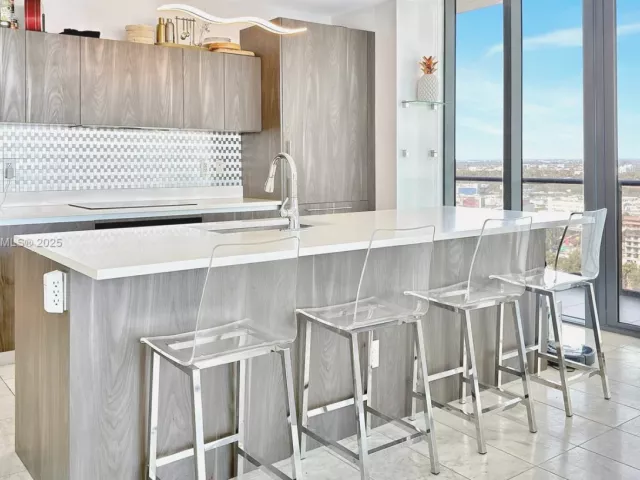 3-bedroom condo for rent in Miami - 480 NE 31st St 2407 - MondialRealty