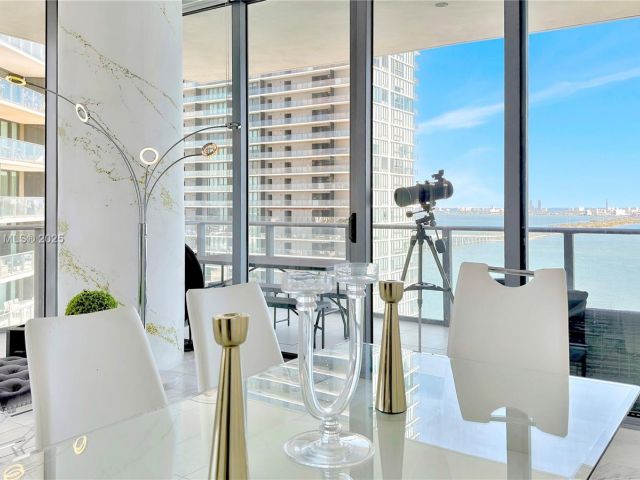 Apartment for rent  Unit #2407 - photo 6546713