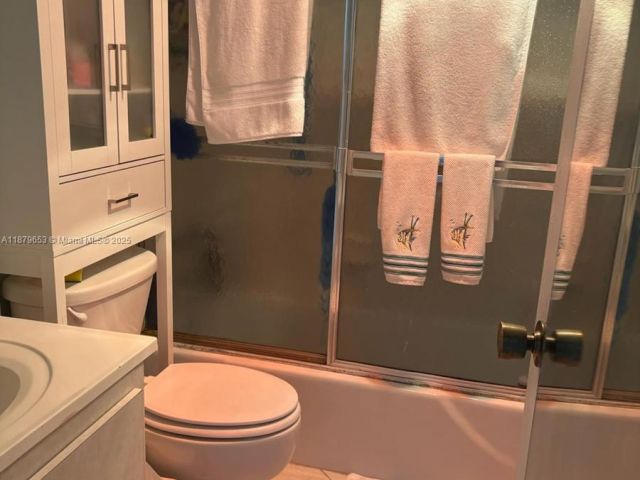 1-bedroom condo for sale in Hallandale Beach - 1965 S Ocean Dr 7D - MondialRealty