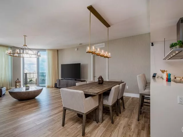 2-bedroom condo for sale in North Miami Beach - 17111 Biscayne Boulevard 2105 + 1 BOAT SLIP 100 ft - MondialRealty