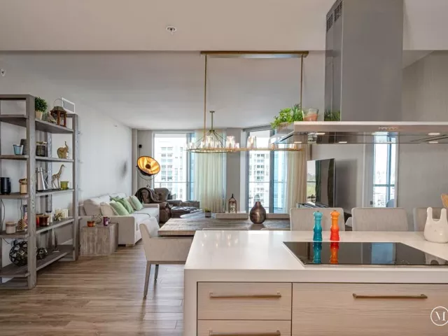 2-bedroom condo for sale in North Miami Beach - 17111 Biscayne Boulevard 2105 + 1 BOAT SLIP 100 ft - MondialRealty
