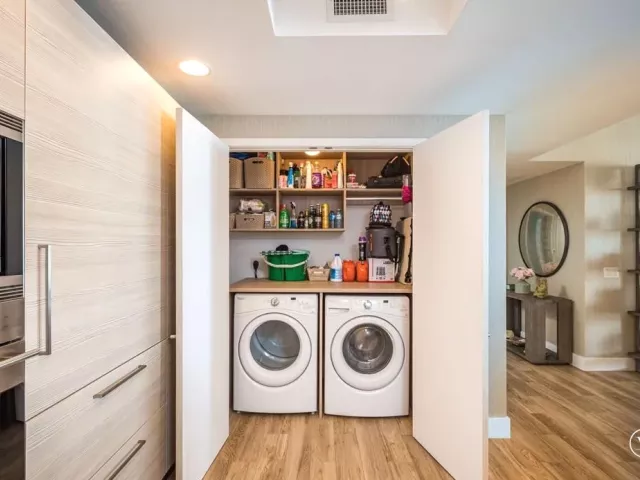 2-bedroom condo for sale in North Miami Beach - 17111 Biscayne Boulevard 2105 + 1 BOAT SLIP 100 ft - MondialRealty