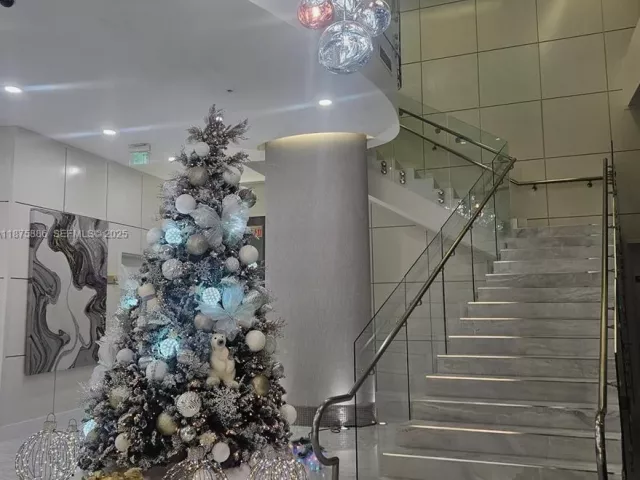 2-bedroom condo for sale in Aventura - 18800 NE 29th Ave 609 - MondialRealty