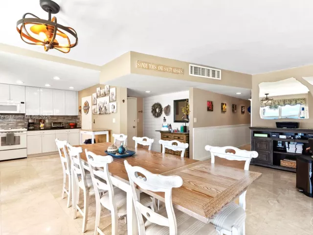 3-bedroom condo for sale in Fort Lauderdale - 3550 Galt Ocean Dr 111 - MondialRealty