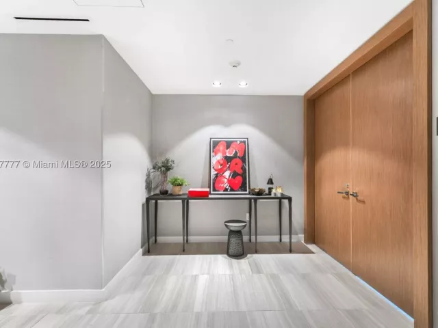 4-bedroom condo for sale in Miami Beach - 4701 N Meridian Ave 512 - MondialRealty