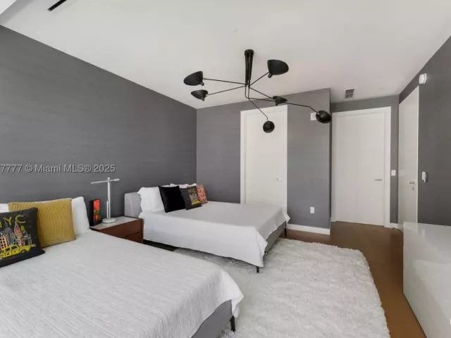 4-bedroom condo for sale in Miami Beach - 4701 N Meridian Ave 512 - MondialRealty