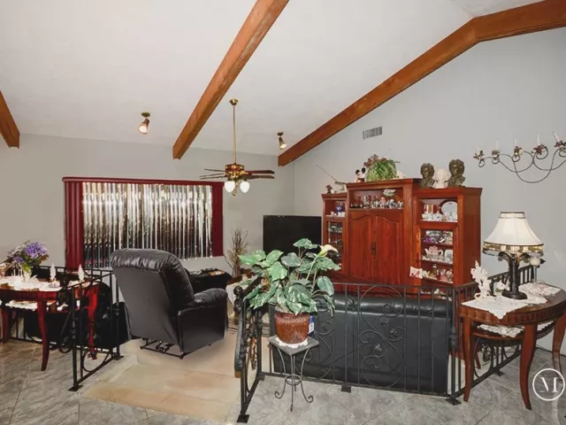 4-bedroom condo for sale in Miami Beach - 4701 N Meridian Ave 512 - MondialRealty