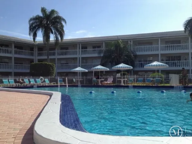 4-bedroom condo for sale in Miami Beach - 4701 N Meridian Ave 512 - MondialRealty