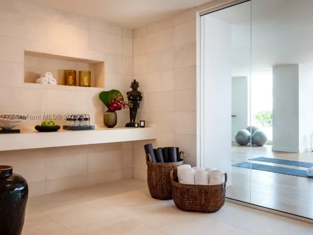 4-bedroom condo for sale in Miami Beach - 4701 N Meridian Ave 512 - MondialRealty