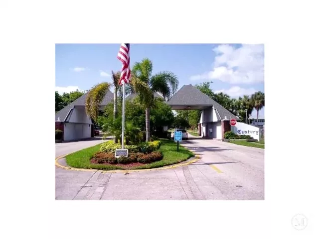 4-bedroom condo for sale in Miami Beach - 4701 N Meridian Ave 512 - MondialRealty
