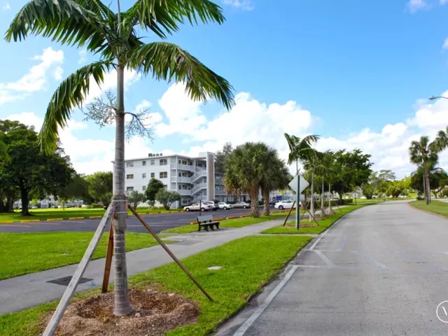 4-bedroom condo for sale in Miami Beach - 4701 N Meridian Ave 512 - MondialRealty
