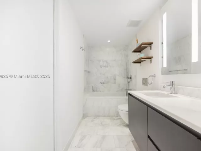 2-bedroom condo for sale in Miami - 1451 Brickell Ave 1901 - MondialRealty