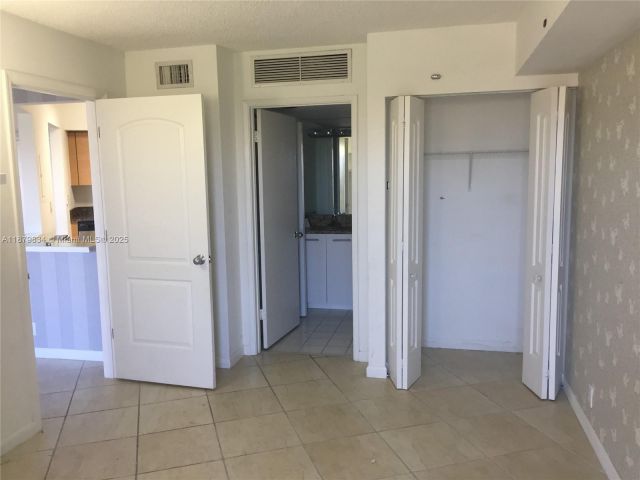 Apartment for sale  Unit #LP10 - photo 7430714