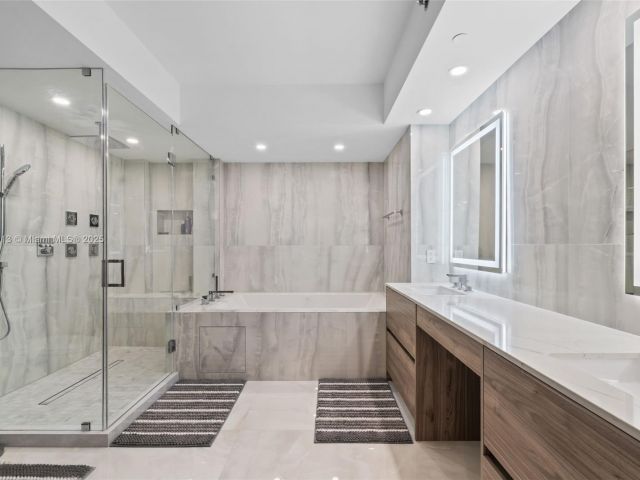 Apartment for rent  Unit #1002 - photo 6547360