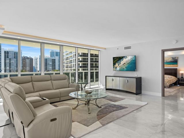 Apartment for rent  Unit #1002 - photo 6547364