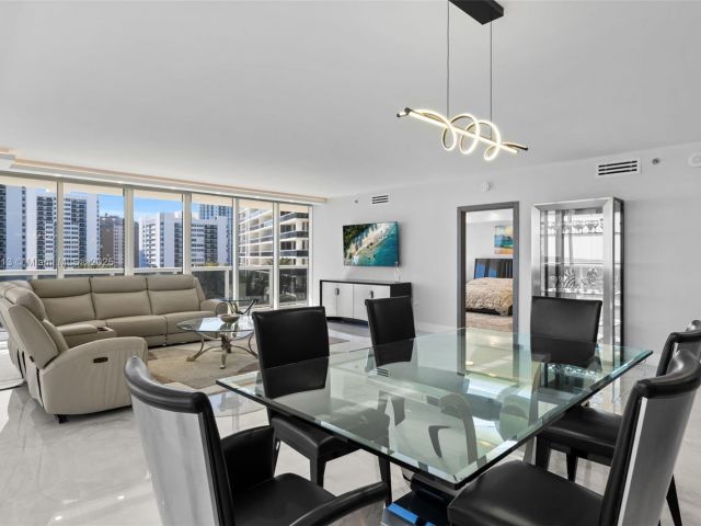 Apartment for rent  Unit #1002 - photo 6547366