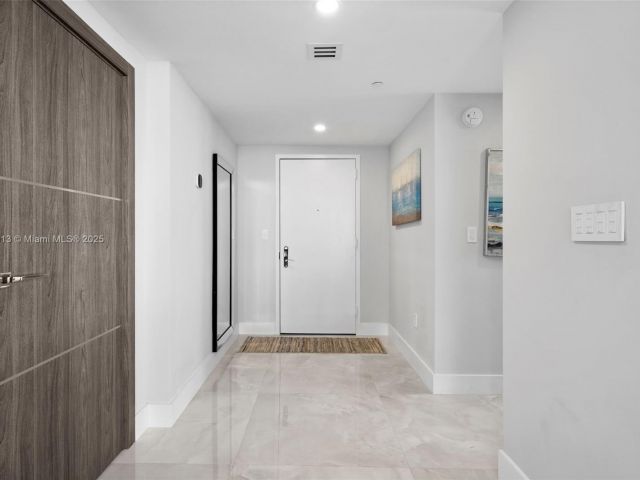 Apartment for rent  Unit #1002 - photo 6547367