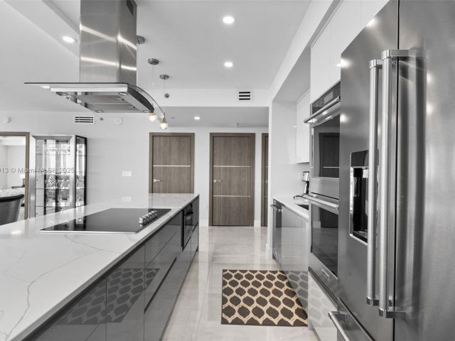 Apartment for rent  Unit #1002 - photo 6547369