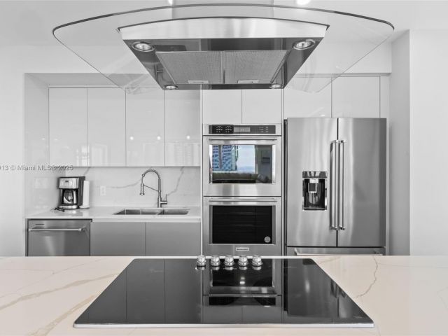 Apartment for rent  Unit #1002 - photo 6547370