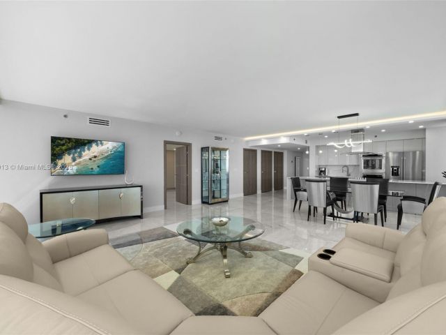 Apartment for rent  Unit #1002 - photo 6547371