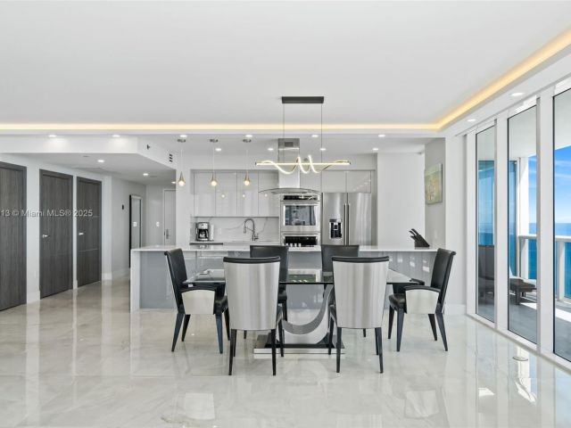 Apartment for rent  Unit #1002 - photo 6547372