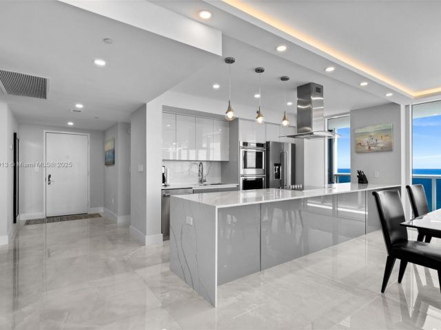 Apartment for rent  Unit #1002 - photo 6547374