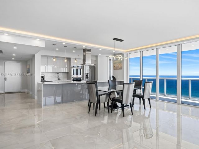 Apartment for rent  Unit #1002 - photo 6547376