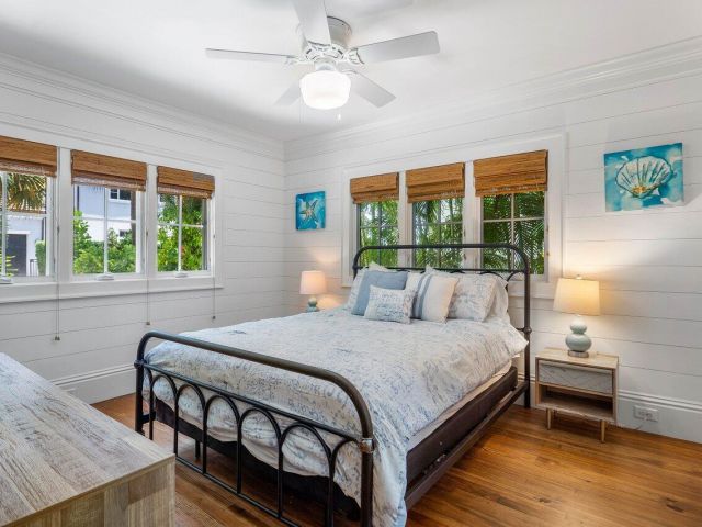 Home for rent at 918 NE 5th Street - photo 6547111