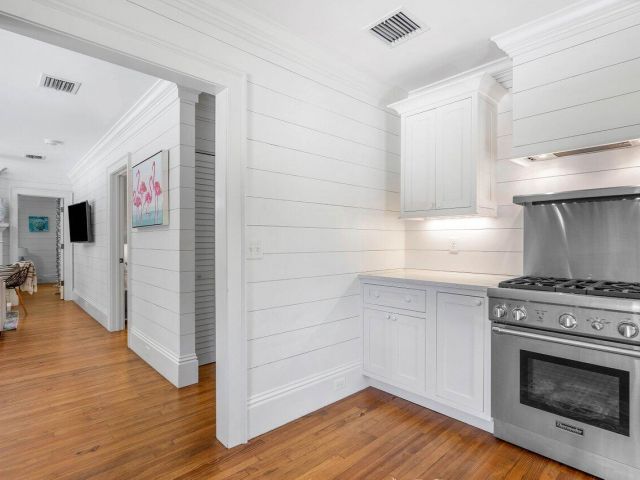 Home for rent at 918 NE 5th Street - photo 6547119