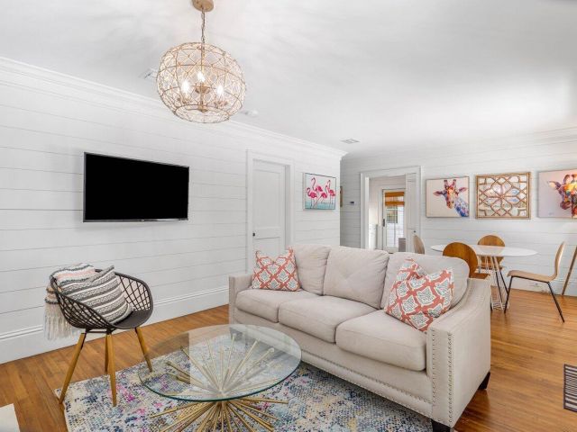 Home for rent at 918 NE 5th Street - photo 6547124