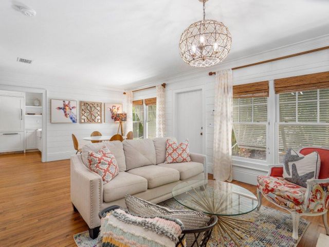 Home for rent at 918 NE 5th Street - photo 6547125