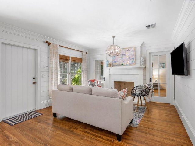 Home for rent at 918 NE 5th Street - photo 6547126