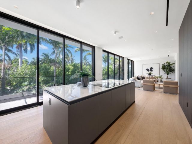 Home for sale at 291 Palm Ave - photo 6585750