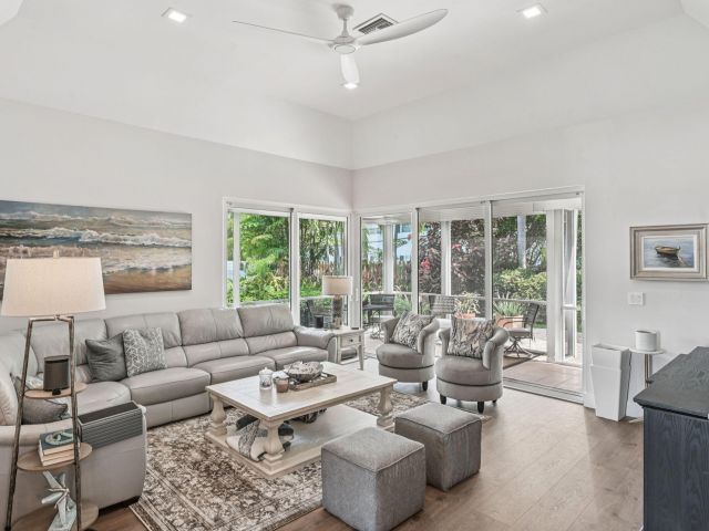 Home for sale at 660 Forsyth Street 7 - photo 6593964