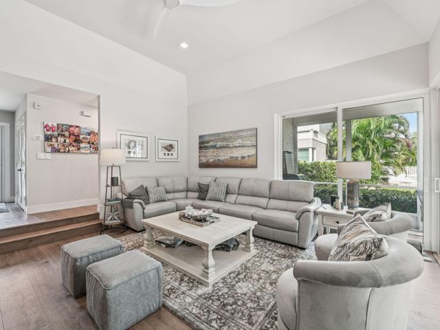 Home for sale at 660 Forsyth Street 7 - photo 6593967